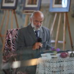 Chmielnik. 14.09.2019. Wernisaż wystawy Bartłomieja Michałowskiego "Sztetł. Zaginione w czasie". Na zdjęciu profesor Adam Massalski / Wiktor Taszłow / Radio Kielce