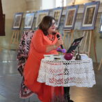 Chmielnik. 14.09.2019. Wernisaż wystawy Bartłomieja Michałowskiego "Sztetł. Zaginione w czasie". Na zdjęciu Ewa Okońska - redaktor Radia Kielce / Wiktor Taszłow / Radio Kielce