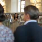 Chmielnik. 14.09.2019. Wernisaż wystawy Bartłomieja Michałowskiego "Sztetł. Zaginione w czasie". Na zdjęciu Magdalena Kusztal - Fundacja im. Edwarda Kusztala / Wiktor Taszłow / Radio Kielce