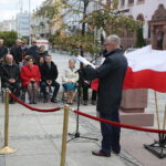 Kielce. 18.09.2019. Odsłonięcie monumentu poświęconego dr. Stanisławowi Ignacemu Łaszczyńskiemu. Przemawia Jarosław Bukowski - radny / Wiktor Taszłow / Radio Kielce