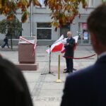 Kielce. 18.09.2019. Odsłonięcie monumentu poświęconego dr. Stanisławowi Ignacemu Łaszczyńskiemu. Przemawia Jarosław Bukowski - radny / Wiktor Taszłow / Radio Kielce
