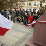 Kielce. 18.09.2019. Odsłonięcie monumentu poświęconego dr. Stanisławowi Ignacemu Łaszczyńskiemu. Na zdjęciu: profesor Mirosław Karbowniczek, Danuta Papaj – wiceprezydent Kielc, Marcin Różycki - wiceprezydent Kielc / Wiktor Taszłow / Radio Kielce