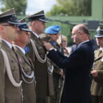 Kielce. 19.09.2019. Jubileusz 30-lecia istnienia Centrum Przygotowań do Misji Zagranicznych. Medal wręcza Piotr Wawrzyk - wiceminister spraw zagranicznych / Wiktor Taszłow / Radio Kielce