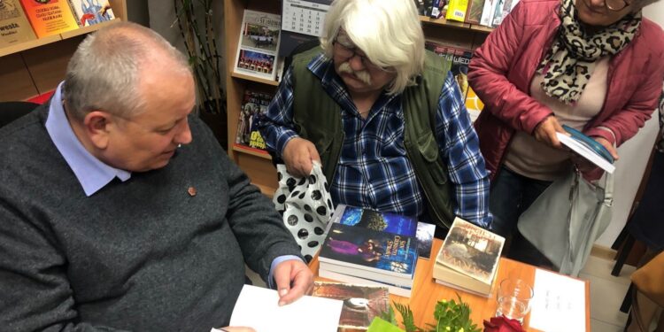 Piękne opisy przyrody i zabytków sandomierskich w książkach Andrzeja Sarwy - Radio Kielce 29.09.2019. Sandomierz. Spotkanie autorskie Andrzeja Sarwy / Grażyna-Szlęzak-Wójcik / Radio Kielce