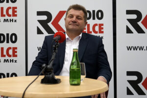 Studio Polityczne Radia Kielce. Na zdjęciu: Artur Konarski, kandydat Prawa i Sprawiedliwości w jesiennych wyborach / Robert Felczak / Radio Kielce