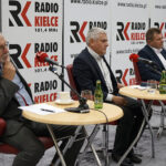 Studio Polityczne Radia Kielce. Na zdjęciu (od lewej): Lucjan Pietrzczyk - kandydat Koalicji Obywatelskiej w jesiennych wyborach, Andrzej Swajda - PSL, Artur Konarski - kandydat Prawa i Sprawiedliwości w jesiennych wyborach / Robert Felczak / Radio Kielce