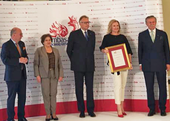 Kielecka firma VIVE Group znalazła się w gronie nagrodzonych w konkursie „Ambasador Polskiej Gospodarki 2019” / Radio Kielce