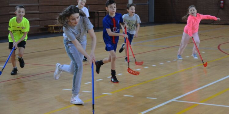 Weekendowe zajęcia rekreacyjno-sportowe w ostrowieckich szkołach / MOSiR Ostrowiec