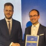 Centrum Medyczne PZU Zdrowie Artimed zostało wyróżnione w ogólnopolskim plebiscycie „Lider e-zdrowia 2019”. Na zdjęciu od lewej: wiceminister zdrowia Janusz Cieszyński i Dariusz Saletra - prezes Centrum / Centrum Medyczne ARTIMED NZOZ Sp. z o.o.