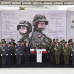 05.10.2019. Warszawa. Przysięga elewów służby przygotowawczej. Przemawia generał broni Jarosław Mika - Dowódca Generalny Rodzajów Sił Zbrojnych / Marzena Mąkosa