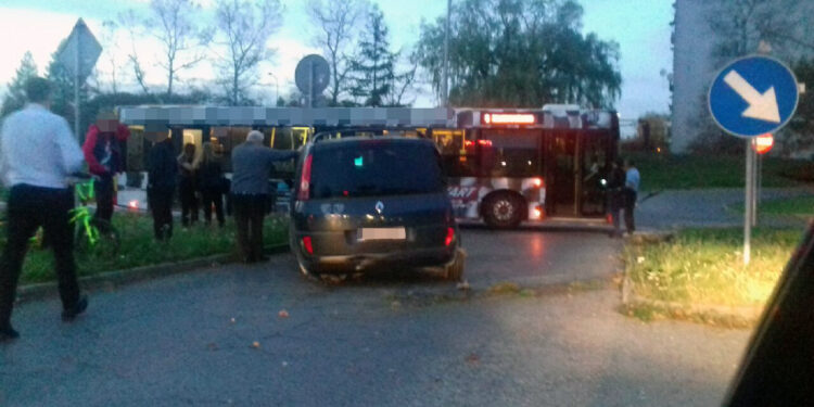 18.10.2019 Kielce. Wypadek z udziałem autobusu MPK na skrzyżowaniu ulic Krakowska i Pakosz / Katarzyna Matyja