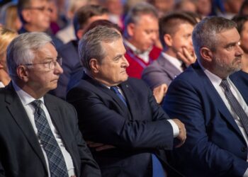 09.10.2019 Kielce. Konwencja PiS. Od lewej poseł Krzysztof Lipiec, minister kultury i dziedzictwa narodowego Piotr Gliński i minister rolnictwa Jan Krzysztof Ardanowski / Facebook / PiS