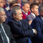 09.10.2019 Kielce. Konwencja PiS. Od lewej poseł Krzysztof Lipiec, minister kultury i dziedzictwa narodowego Piotr Gliński i minister rolnictwa Jan Krzysztof Ardanowski / Facebook / PiS