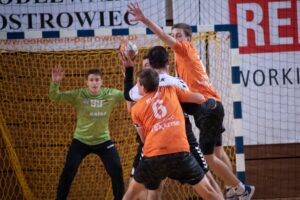 24.10.2019. Ostrowiec Św. Półfinał PP na szczeblu okręgu. KSZO Odlewnia - AZS UJK Kielce / KSZO Handball / facebook