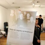 Kielce. Uczestnicy projektu Erasmus+ z VII Liceum Ogólnokształcącego w Kielcach podczas warsztatów prowadzonych przez edukatorów z Domu Anne Frank z Holandii w Ośrodku Myśli Patriotycznej i Obywatelskiej na Wzgórzu Zamkowym / OMPiO