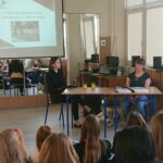 18.10.2019 Kielce. Lekcja w V Liceum Ogólnokształcącego w Kielcach poprowadzona przez niewidomą Aleksandrę Lanckorońską-Urbanik / Iwona Murawska / Radio Kielce