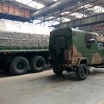 01.10.2019 Starachowice. Wizyta wiceministra Wojciecha Skurkiewicza w firmie Autobox. STAR 266 (po lewej) i Honker / Anna Głąb / Radio Kielce