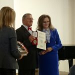 07.10.2019 Starachowice. Inauguracja roku akademickiego UTW. Na zdjęciu (od lewej): Jerzy Krawczyk - prezes UTW w Starachowicach i wojewoda Agata Wojtyszek / Anna Głąb / Radio Kielce