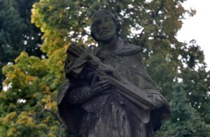 13.10.2019. Końskie. Pomnik świętego Jana Nepomucena / Magdalena Galas-Klusek / Radio Kielce