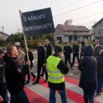 11.10.2019 Radkowice. Protest na drodze wojewódzkiej nr 763 / Mateusz Kaczmarczyk / Radio Kielce