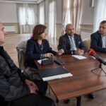 09.10.2019. Fałków. Spotkanie Mariusza Goska z mieszkańcami Fałkowa. Na zdjęciu (od lewej): Grzegorz Zieliński - komendant