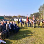 25.10.2019. Biały Ług. Obchody 75. rocznicy bitwy, stoczonej przez żołnierzy polskiego podziemia z Niemcami. Na zdjęciu (w pierwszym rzędzie, od lewej): Janusz Stępień - prezes Światowego Związku AK w Radoszycach, Wiesław Skowron - wicestarosta konecki, Mariusz Gosek - członek Zarządu Województwa Świętokrzyskiego, Dariusz Banasik - członek arządu starostwa, Robert Wielgopolan - wójt Słupi Koneckiej / Magdalena Galas-Klusek / Radio Kielce