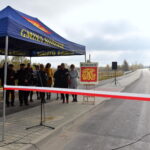 30.10.2019. Końskie. Oficjalne otwarcie nowej drogi. Na zdjęciu (z prawej): Krzysztof Obratański - burmistrz Końskich / Magdalena Galas-Klusek / Radio Kielce