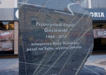 Przygotowania do odsłonięcia pomnika wicepremiera Przemysława Gosiewskiego / Michał Kita / Radio Kielce