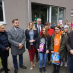 09.10.2019 Kielce. Otwarcie nowo wyremontowanego schroniska. Na zdjęciu od lewej: Wojciech Moskwa - kierownik schroniska, Katarzyna Suchańska – kielecka radna, Kamil Suchański – kielecki radny, Joanna Winiarska – kielecka radna, Arkadiusz Kubiec – wiceprezydent Kielc, Danuta Papaj – wiceprezydent Kielc. / Mateusz Kaczmarczyk / Radio Kielce