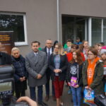 09.10.2019 Kielce. Otwarcie nowo wyremontowanego schroniska. Na zdjęciu: Wojciech Moskwa - kierownik schroniska, Katarzyna Suchańska – kielecka radna, Kamil Suchański – kielecki radny, Joanna Winiarska – kielecka radna, Arkadiusz Kubiec – wiceprezydent Kielc, Danuta Papaj – wiceprezydent Kielc. / Mateusz Kaczmarczyk / Radio Kielce