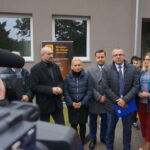 09.10.2019 Kielce. Otwarcie nowo wyremontowanego schroniska. Na zdjęciu: Wojciech Moskwa - kierownik schroniska, Katarzyna Suchańska – kielecka radna, Kamil Suchański – kielecki radny, Joanna Winiarska – kielecka radna, Arkadiusz Kubiec – wiceprezydent Kielc, Danuta Papaj – wiceprezydent Kielc. / Mateusz Kaczmarczyk / Radio Kielce