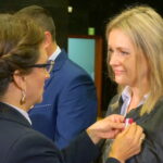 11.10.2019. Kielce. Wojewódzkie Obchody Dnia Edukacji Narodowej. Agata Wojtyszek - wojewoda świętokrzyski wręcza nauczycielom medale za długoletnią pracę / Kamil Król / Radio Kielce