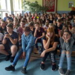 03.10.2019. Jędrzejów. Wykład Tadeusza Płużańskiego o rotmistrzu Witoldzie Pileckim. Uczniowie Szkoły Podstawowej nr 3 / Ewa Pociejowska-Gawęda / Radio Kielce