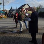 10.10.2019 Jędrzejów. Spotkanie posła Krzysztofa Lipca i Tomasza Puchrowicza z mieszkańcami na targowisku / Ewa Pociejowska-Gawęda / Radio Kielce