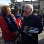 10.10.2019 Jędrzejów. Spotkanie posła Krzysztofa Lipca i Tomasza Puchrowicza z mieszkańcami na targowisku / Ewa Pociejowska-Gawęda / Radio Kielce