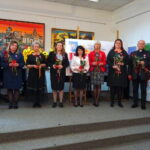 15.10.2019. Jędrzejów. Dzień Edukacji Narodowej. Nagrodzeni nauczyciele. Na zdjęciu (od prawej): Paweł Faryna - starosta jędrzejowski i kurator Kazimierz Mądzik / Ewa Pociejowska-Gawęda / Radio Kielce