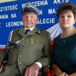 18.10.2019. Sobowice. Mianowanie Leona Kalety na stopnień majora Wojska Polskiego. Na zdjęciu: Leon Kaleta z wnuczką Beatą Miernicką / Ewa Pociejowska-Gawęda / Radio Kielce