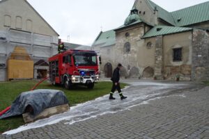 29.10.2019. Jędrzejów. Ćwiczenia straży pożarnej w Opactwie Cystersów / Ewa Pociejowska-Gawęda / Radio Kielce