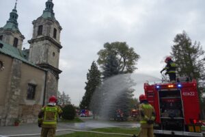 29.10.2019. Jędrzejów. Ćwiczenia straży pożarnej w Opactwie Cystersów / Ewa Pociejowska-Gawęda / Radio Kielce