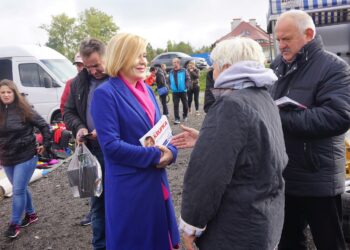 06.10.2019 Miedziana Góra. Wiceminister Anna Krupka zachęcała do aktywnego udziału w głosowaniu / Michał Kita / Radio Kielce