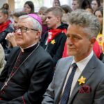 02.10.2019. Kielce. Inauguracja kampanii "Pola Nadziei". Na zdjęciu (od lewej): ks. Andrzej Kaleta - biskup pomocniczy Diecezji Kieleckiej i Krzysztof Słoń - senator PiS / Piotr Kwaśniewski / Radio Kielce