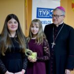 02.10.2019. Kielce. Inauguracja kampanii "Pola Nadziei". Na zdjęciu (po prawej): ks. Andrzej Kaleta - biskup pomocniczy Diecezji Kieleckiej / Piotr Kwaśniewski / Radio Kielce