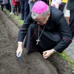 02.10.2019. Kielce. Inauguracja kampanii "Pola Nadziei". Na zdjęciu: ks. Andrzej Kaleta - biskup pomocniczy Diecezji Kieleckiej / Piotr Kwaśniewski / Radio Kielce