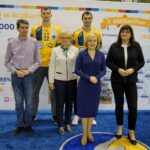 03.10.2019. Kielce. SKSon Tour w Hali Legionów w Kielcach. Na zdjęciu: (od lewej): Paweł Boroń - przedstawiciel Kuratorium Oświaty w Kielcach, Uladzislaw Kulesh - Vive PGE Vive Kielce, Alicja Stradomska - prezes Szkolnego Związku Sportowego w Kielcach, Krzysztof Lijewski - PGE Vive Kielce, Anna Krupka - wiceminister sportu i turystyki i dr Urszula Włodarczyk - dyrektor Instytutu Sportu Państwowego Instytutu Badawczego / Piotr Kwaśniewski / Radio Kielce