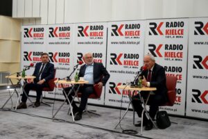 06.10.2019 Studio Polityczne Radia Kielce. Na zdjęciu (od lewej): Sylwester Chruszcz – Prawo i Sprawiedliwość, Lucjan Pietrzczyk – Koalicja Obywatelska i Kazimierz Kotowski – PSL-Koalicja Polska / Karol Żak / Radio Kielce