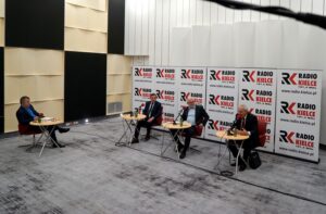 06.10.2019 Studio Polityczne Radia Kielce. Na zdjęciu (od lewej): Radosław Podsiadły - Radio Kielce, Sylwester Chruszcz – Prawo i Sprawiedliwość, Lucjan Pietrzczyk – Koalicja Obywatelska i Kazimierz Kotowski – PSL-Koalicja Polska / Karol Żak / Radio Kielce