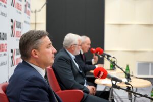 06.10.2019 Studio Polityczne Radia Kielce. Na zdjęciu (od lewej): Sylwester Chruszcz – Prawo i Sprawiedliwość, Lucjan Pietrzczyk – Koalicja Obywatelska i Kazimierz Kotowski – PSL-Koalicja Polska / Karol Żak / Radio Kielce