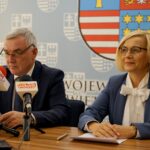 07.10.2019. Kielce. Podpisanie umów na poddziałanie 8.5.1 RPO "Podniesienie jakości kształcenia zawodowego". Na zdjęciu (od lewej): Andrzej Bętkowski - marszałek województwa świętokrzyskiego i Renata Janik - wicemarszałek województwa świętokrzyskiego / Piotr Kwaśniewski / Radio Kielce