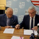 07.10.2019. Kielce. Podpisanie umów na poddziałanie 8.5.1 RPO "Podniesienie jakości kształcenia zawodowego". Na zdjęciu (od lewej): Tomasz Staniek - starosta opatowski i Andrzej Bętkowski - marszałek województwa świętokrzyskiego / Piotr Kwaśniewski / Radio Kielce