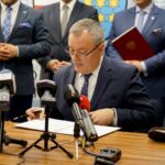 07.10.2019. Kielce. Konferencja ministra Zbigniewa Ziobro. Podpisanie umów na zakup sprzętu medycznego. Na zdjęciu: Marek Juszczyk - burmistrz Skalbmierza / Piotr Kwaśniewski / Radio Kielce